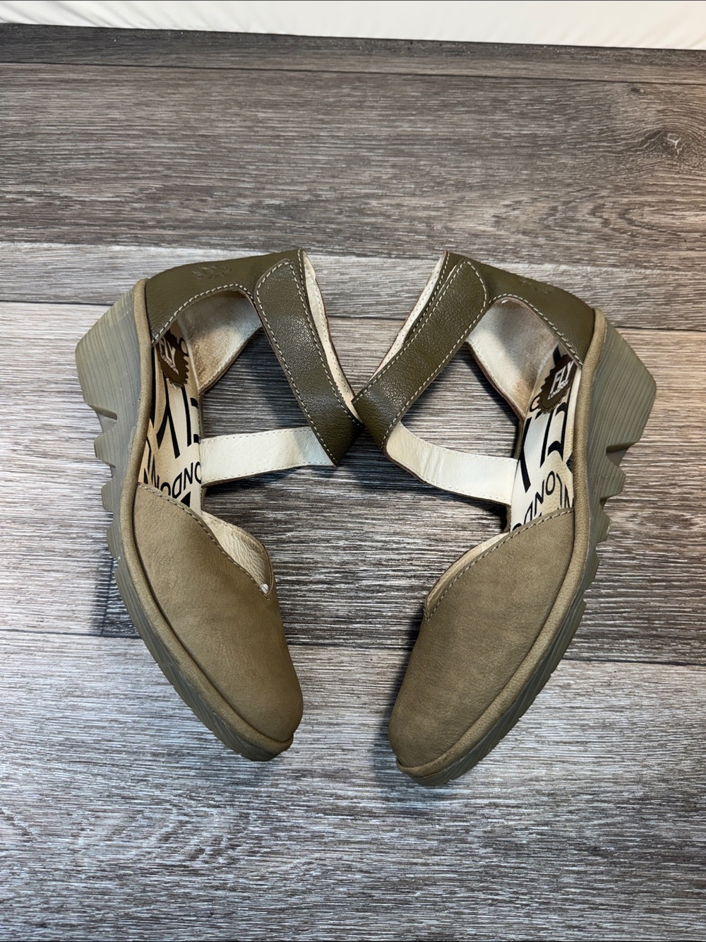 Fly London Olive and Cream Slingback Clog Mules SZ 39/8 (h172)